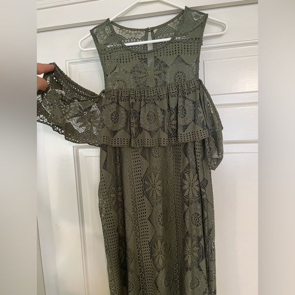 Dress - Picture 2 of 4